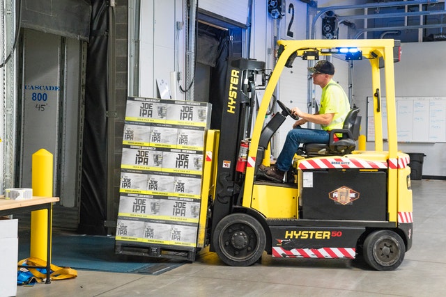 What Are the Qualifications Needed to Become a Forklift Technician?