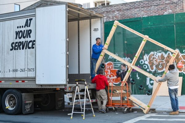 How Professional Movers Simplify Your Moving Experience